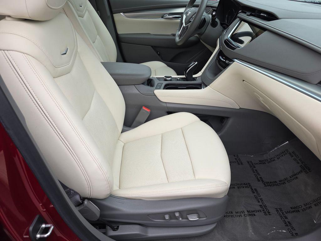 used 2021 Cadillac XT5 car, priced at $25,250