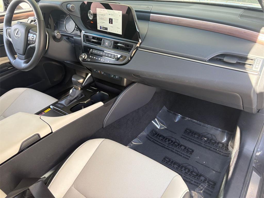 used 2025 Lexus ES 350 car, priced at $43,000
