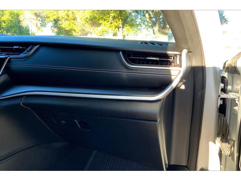 used 2024 Jeep Grand Cherokee car, priced at $34,995