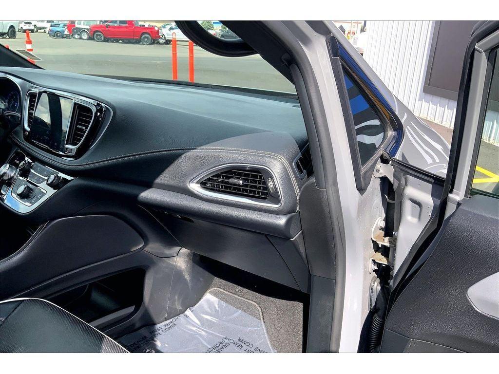 used 2025 Chrysler Pacifica car, priced at $38,492