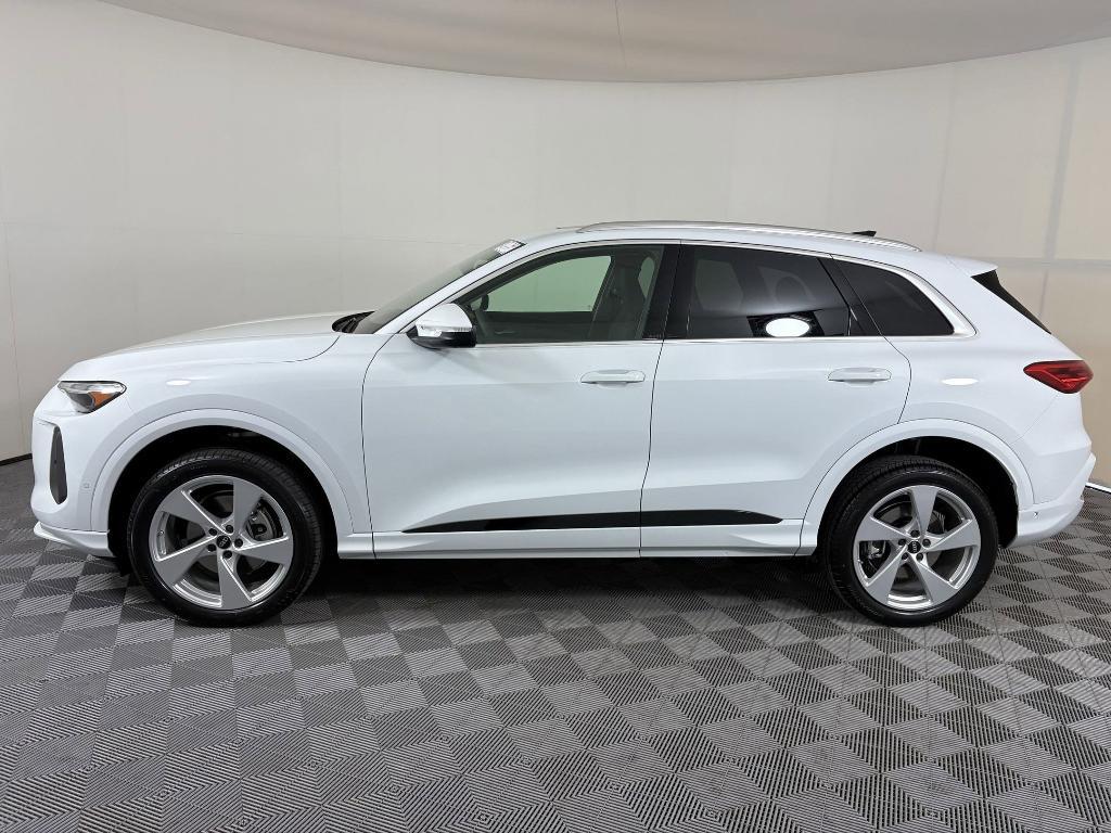 new 2025 Audi Q5 car, priced at $56,732