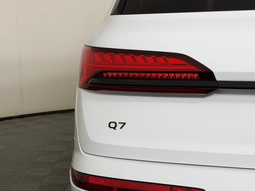 new 2026 Audi Q7 car, priced at $67,761