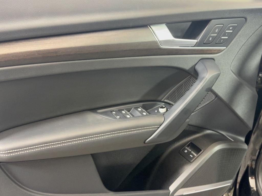 Audi Q5 view 14