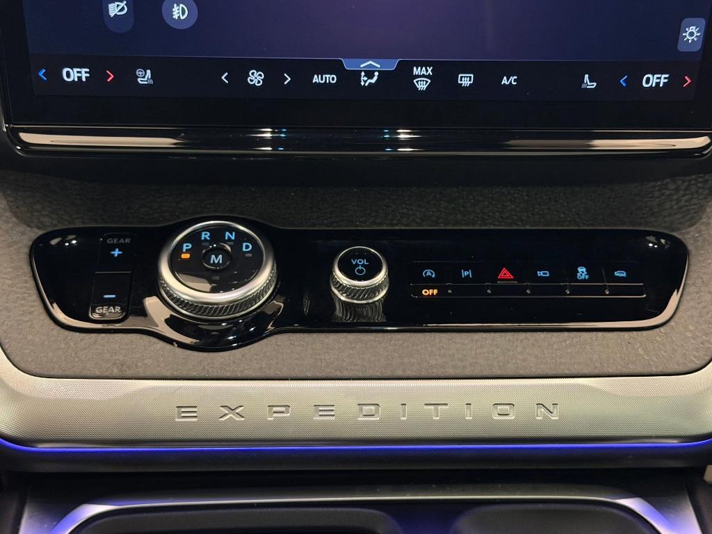 used 2025 Ford Expedition car, priced at $69,998