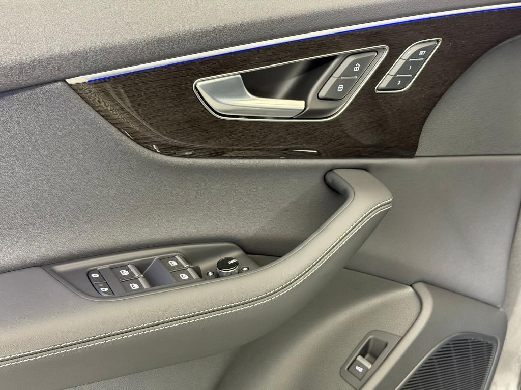 new 2026 Audi Q7 car, priced at $72,801