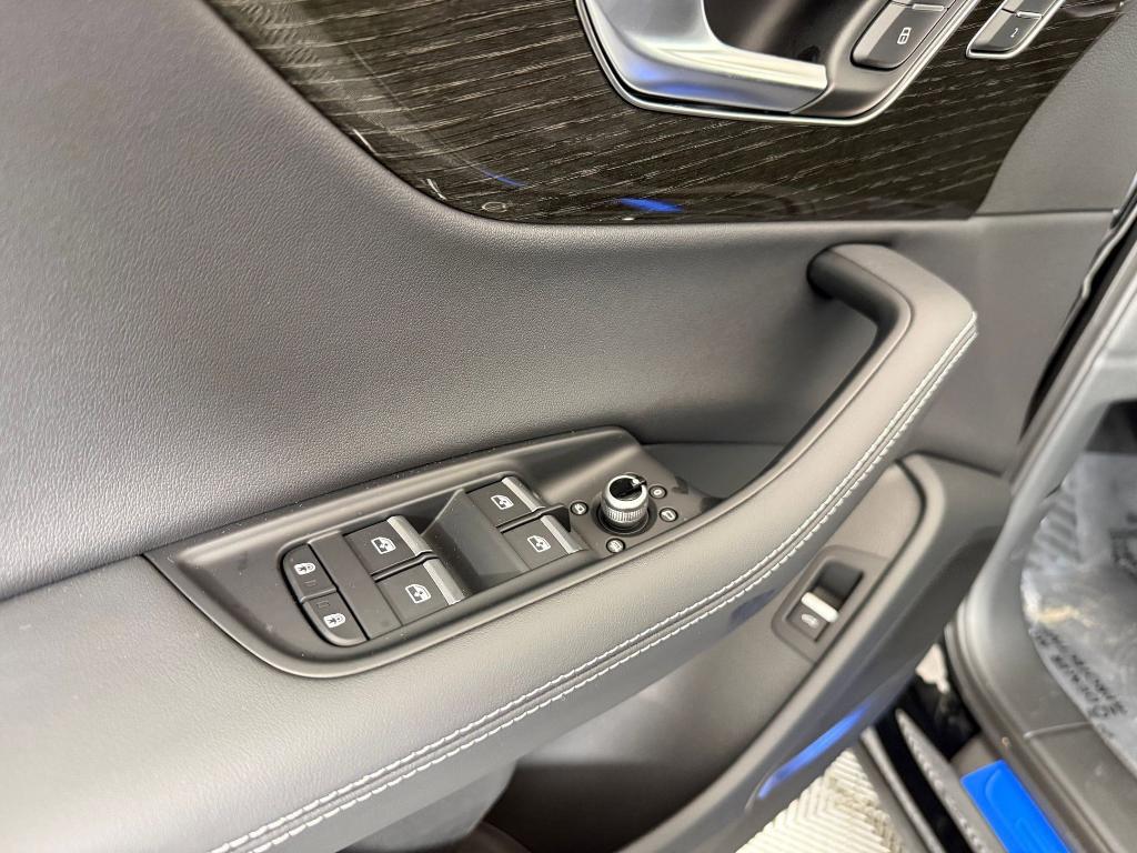 new 2026 Audi Q7 car, priced at $71,533