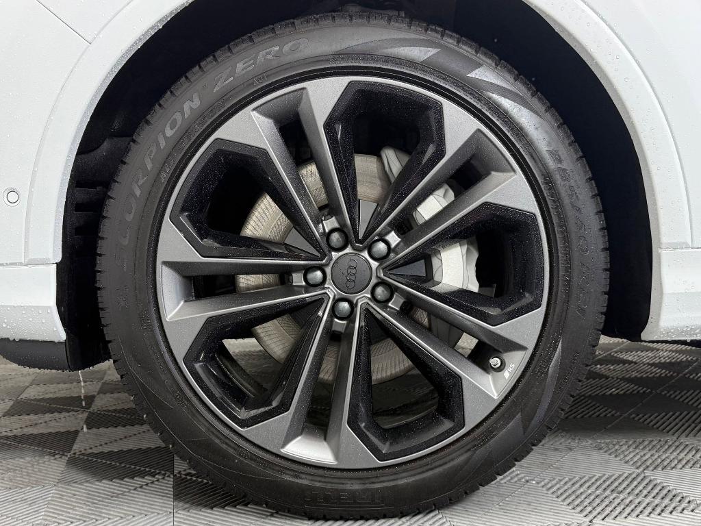 new 2026 Audi Q7 car, priced at $73,212