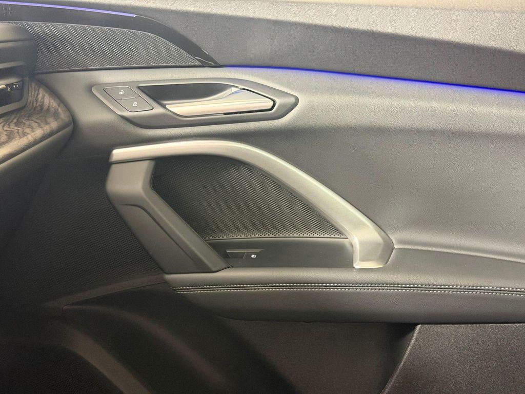 Audi Q5 view 28