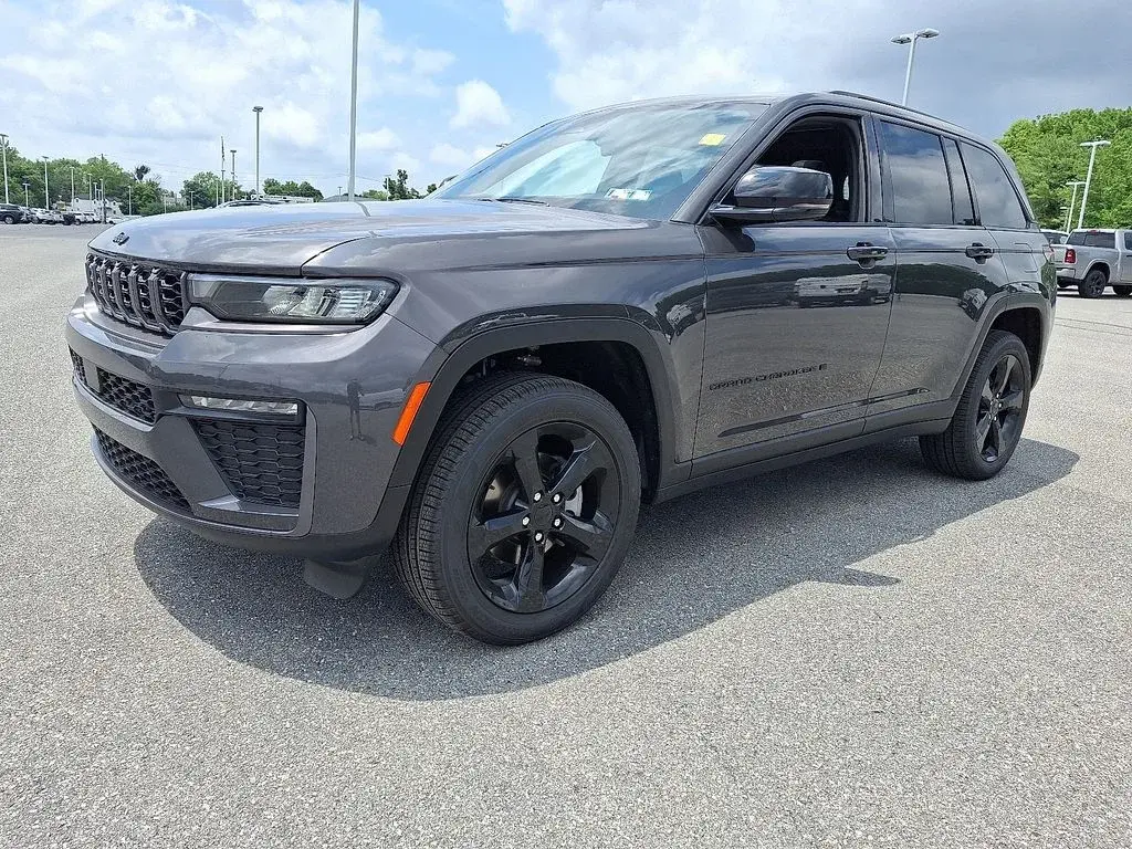 new 2026 Jeep Grand Cherokee car, priced at $48,700