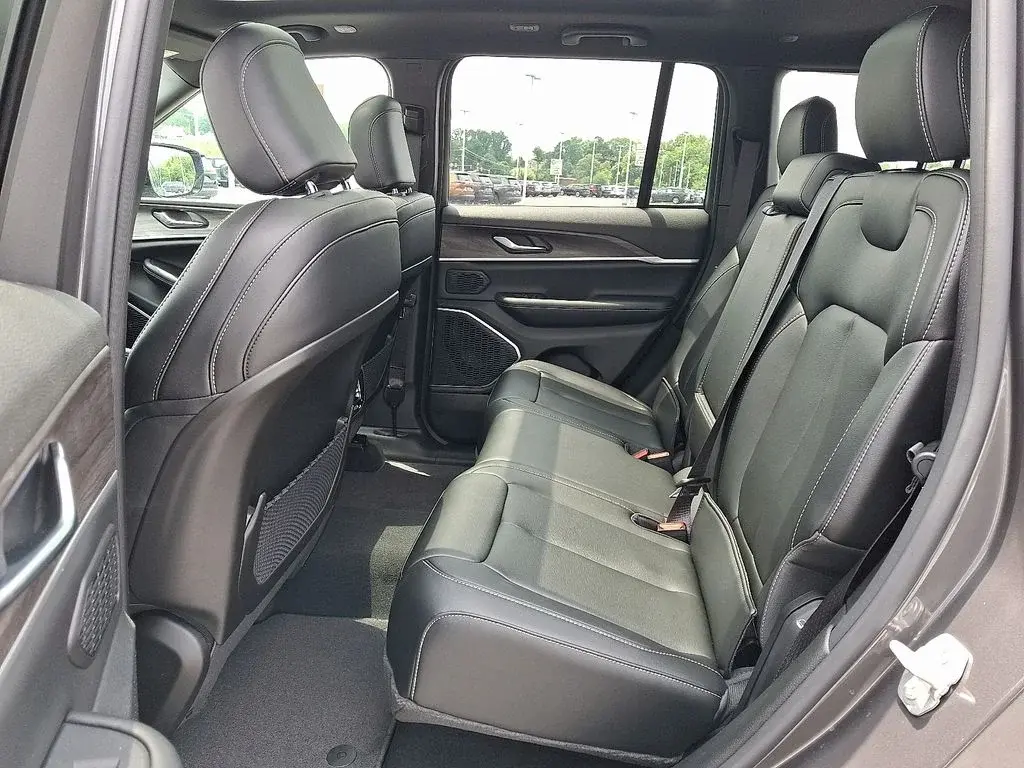 new 2026 Jeep Grand Cherokee car, priced at $48,700