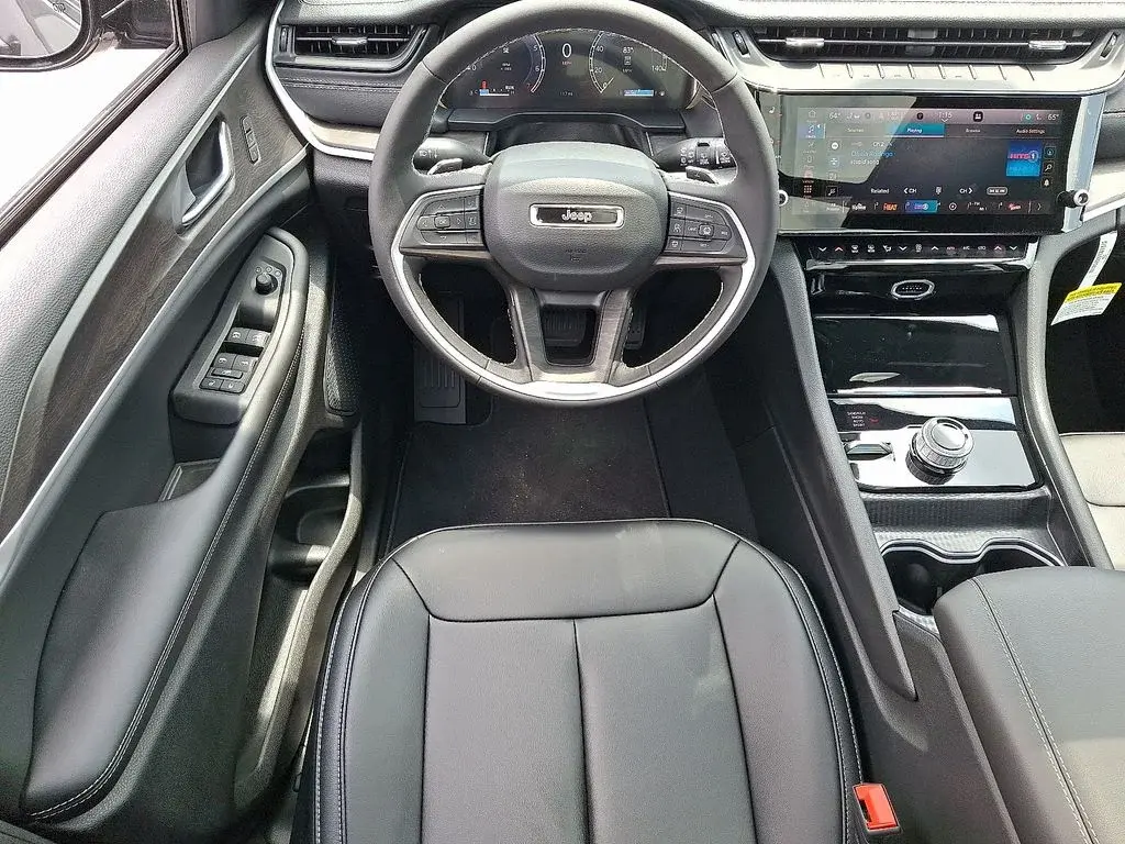 new 2026 Jeep Grand Cherokee car, priced at $48,700