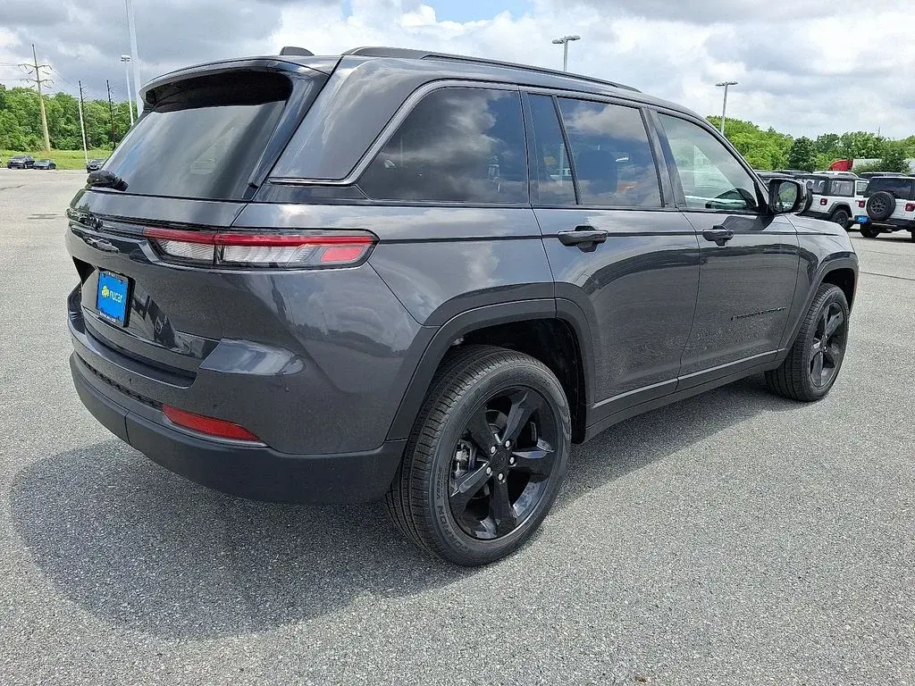 new 2026 Jeep Grand Cherokee car, priced at $48,700