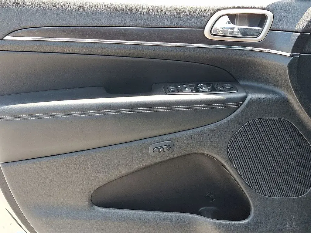 used 2015 Jeep Grand Cherokee car, priced at $14,089