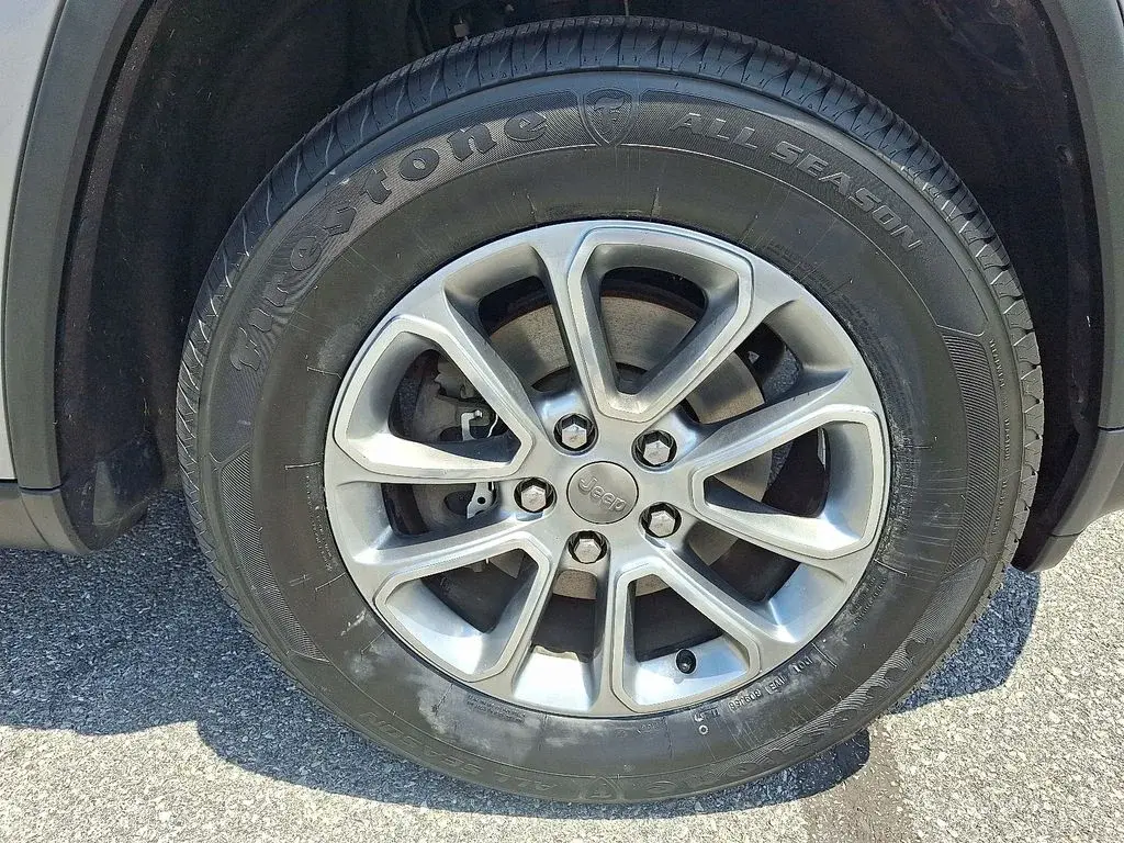 used 2015 Jeep Grand Cherokee car, priced at $14,089