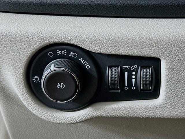 used 2023 Chrysler Pacifica car, priced at $23,368