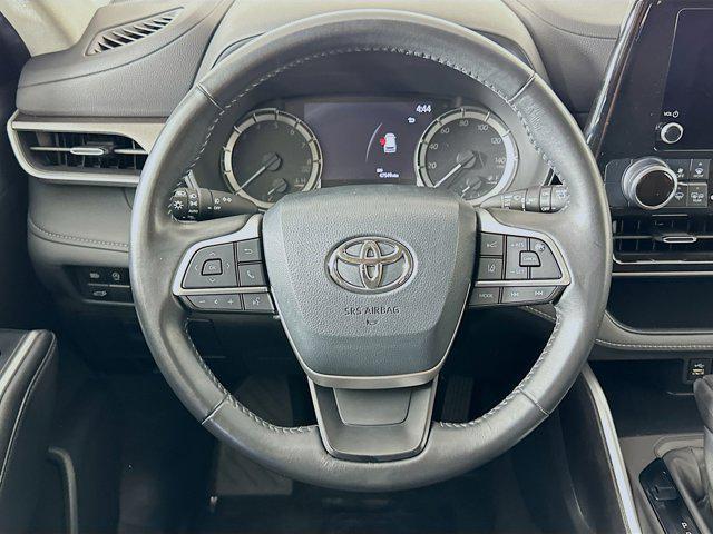 used 2024 Toyota Highlander car, priced at $31,487
