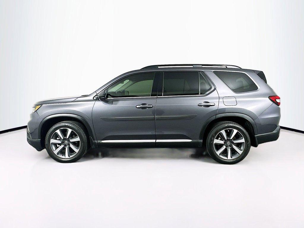 used 2025 Honda Pilot car, priced at $48,618