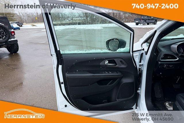 new 2026 Chrysler Pacifica car, priced at $48,685