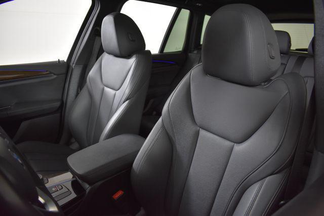 BMW X3 view 14