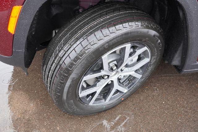 new 2025 Jeep Grand Cherokee car, priced at $40,124