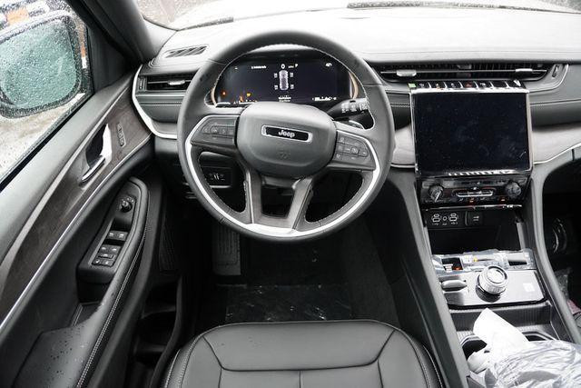 new 2025 Jeep Grand Cherokee car, priced at $40,124