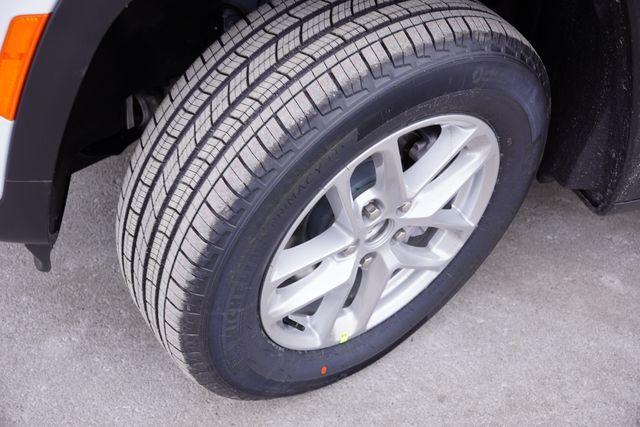 new 2025 Jeep Grand Cherokee car, priced at $38,464