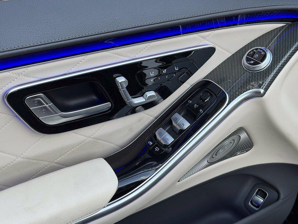 Mercedes-Benz S-Class view 29
