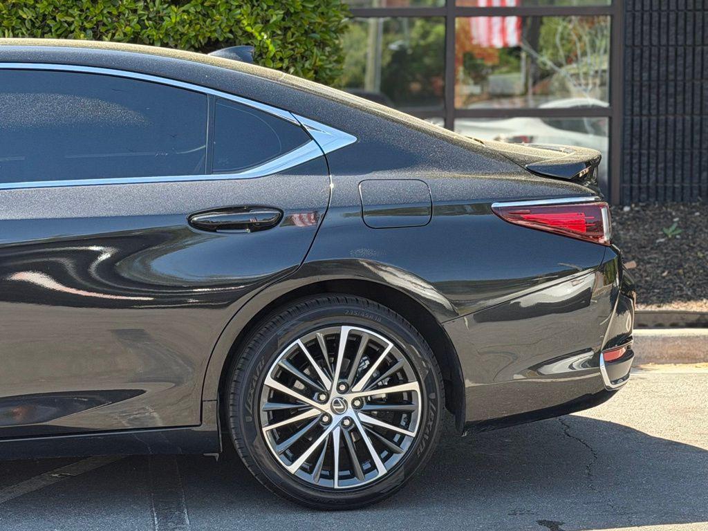 used 2025 Lexus ES 300h car, priced at $38,985