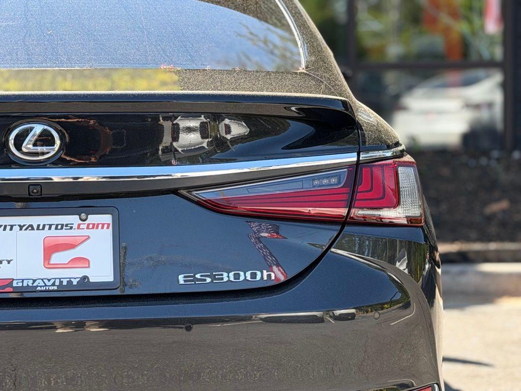 used 2025 Lexus ES 300h car, priced at $38,985