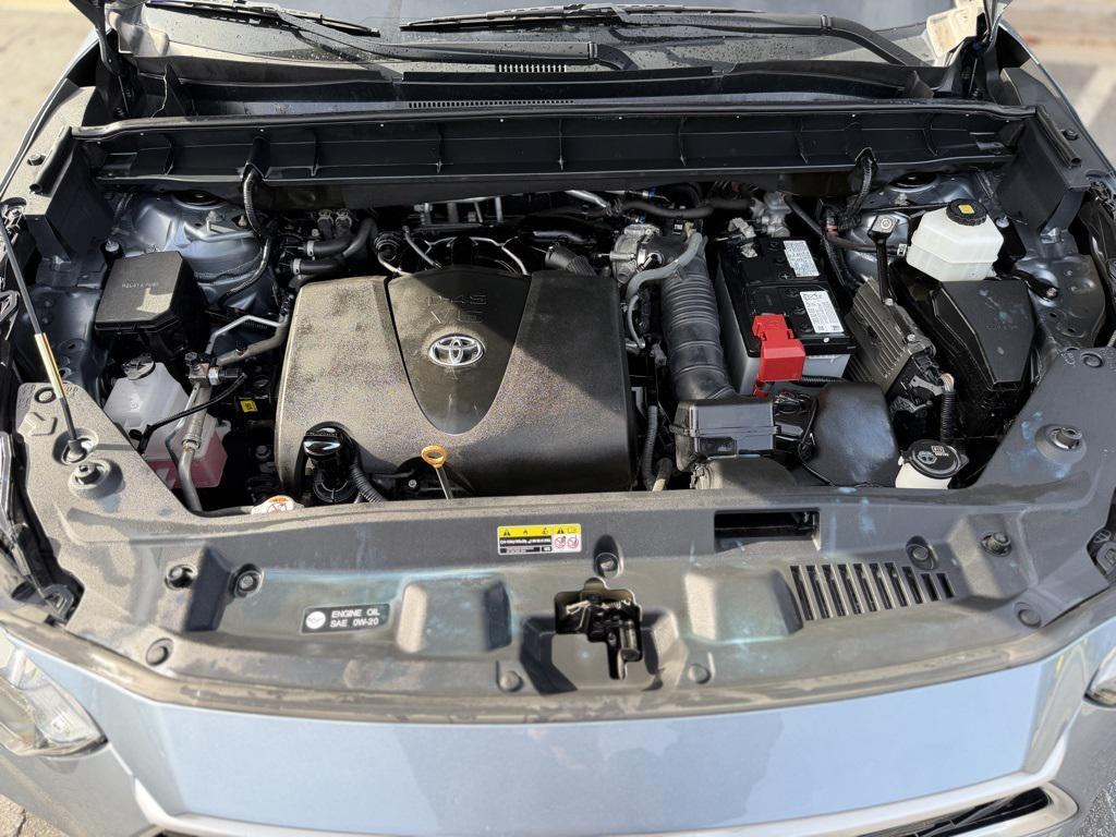 used 2020 Toyota Highlander car, priced at $26,895