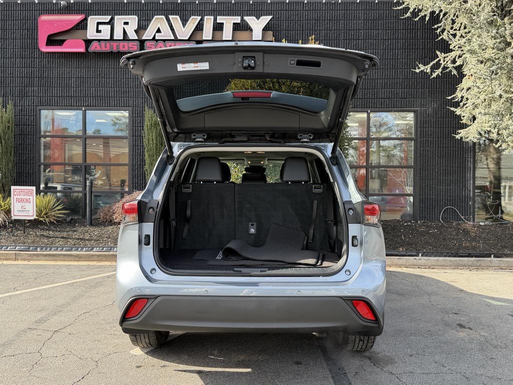 used 2020 Toyota Highlander car, priced at $26,895