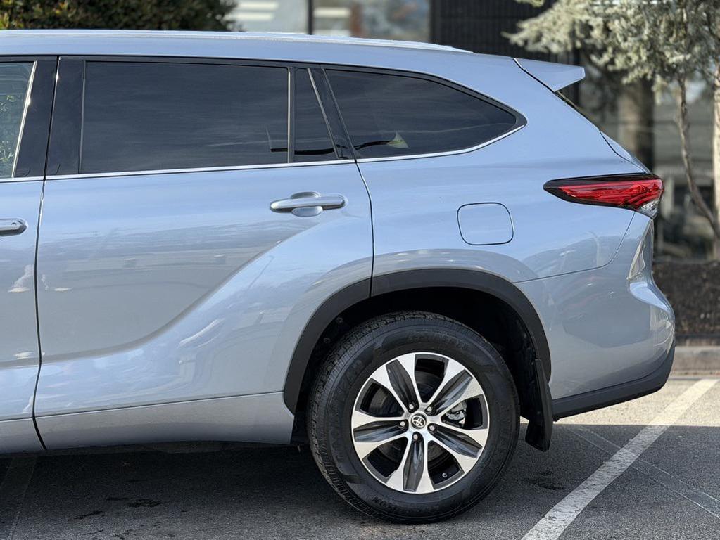 used 2020 Toyota Highlander car, priced at $26,895