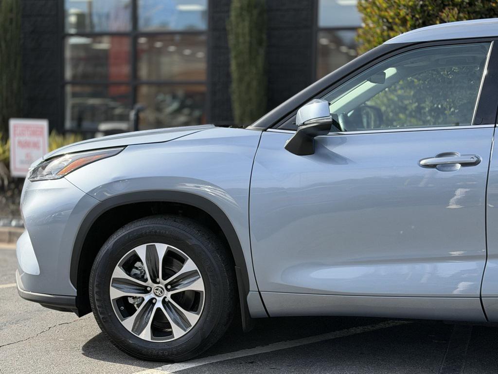 used 2020 Toyota Highlander car, priced at $26,895