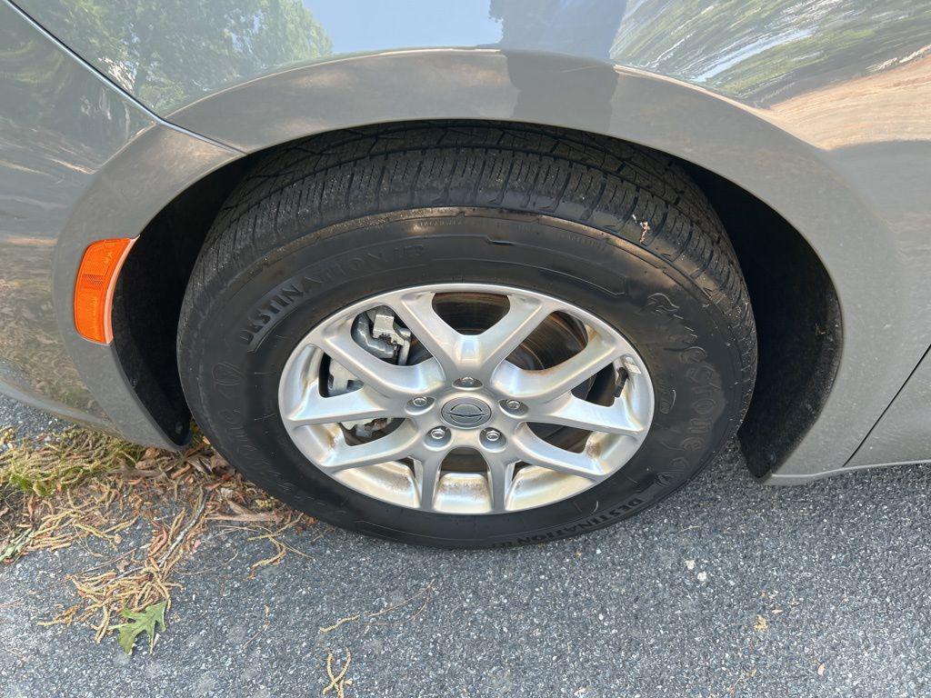 used 2022 Chrysler Pacifica car, priced at $22,557