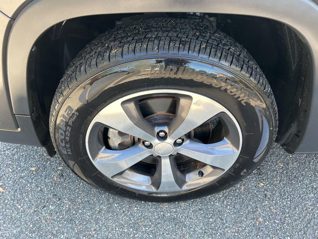 used 2019 Jeep Cherokee car, priced at $18,617