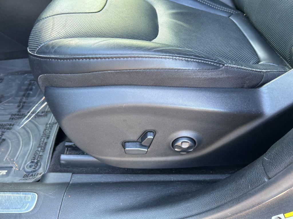 used 2019 Jeep Cherokee car, priced at $18,617