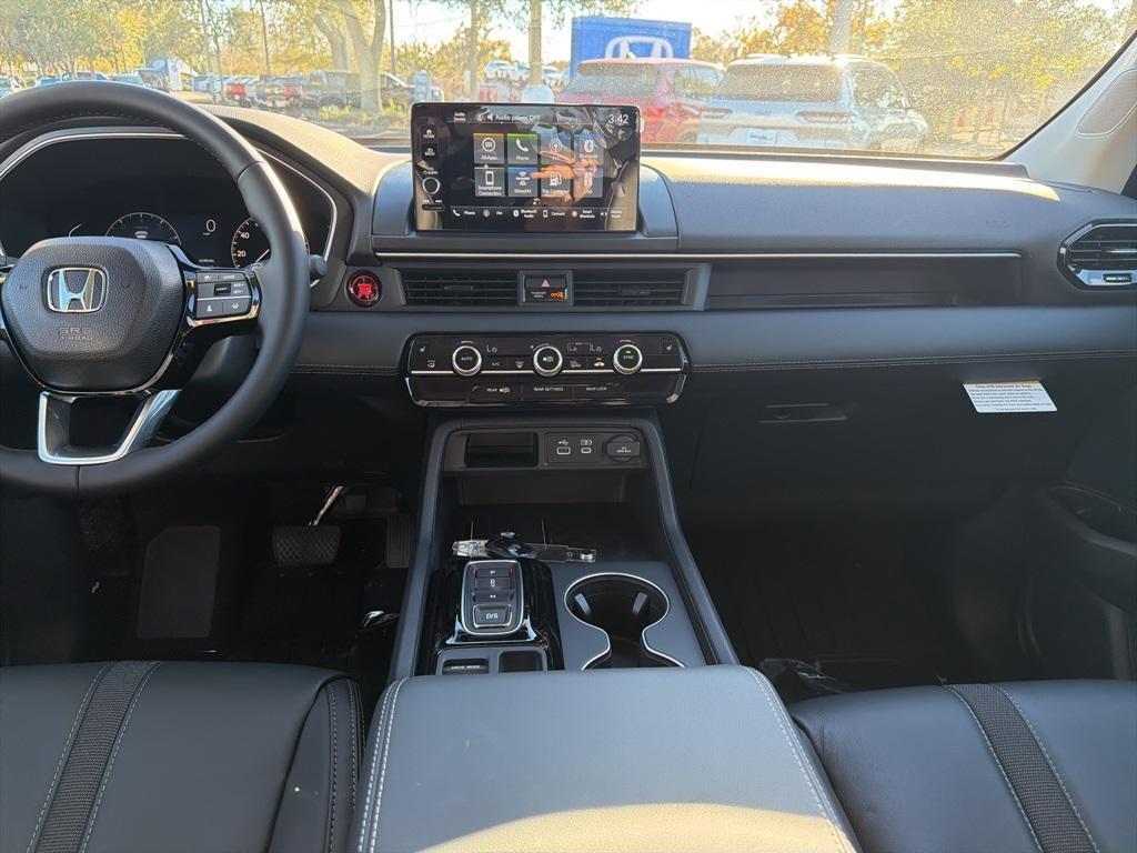 new 2025 Honda Pilot car, priced at $43,955