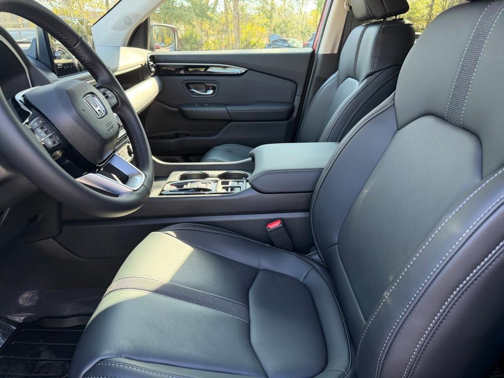 new 2025 Honda Pilot car, priced at $46,180