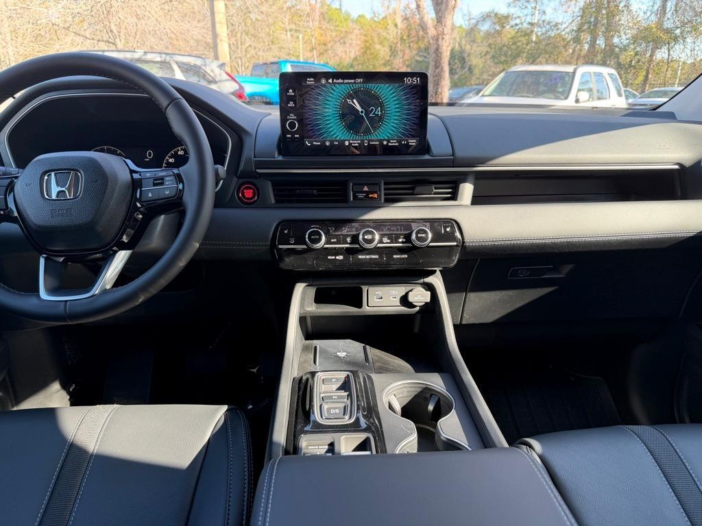 new 2025 Honda Pilot car, priced at $46,180