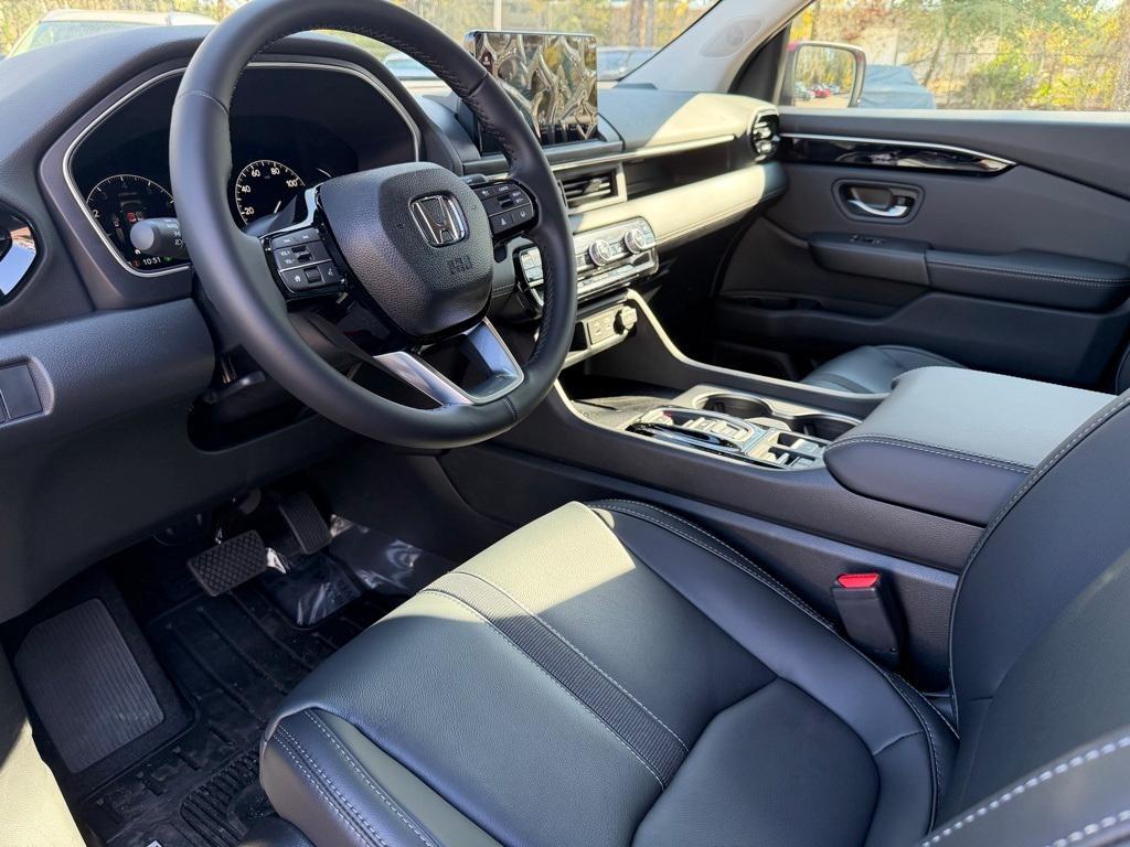 new 2025 Honda Pilot car, priced at $46,180