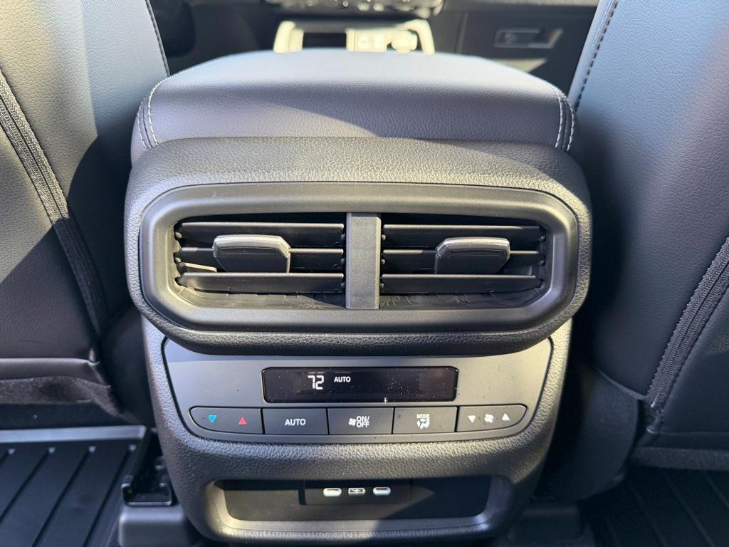 new 2025 Honda Pilot car, priced at $46,180