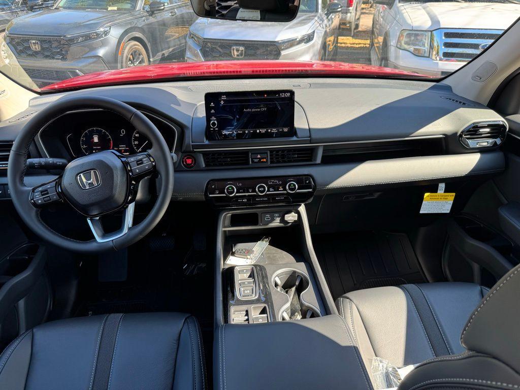 new 2025 Honda Pilot car, priced at $52,280
