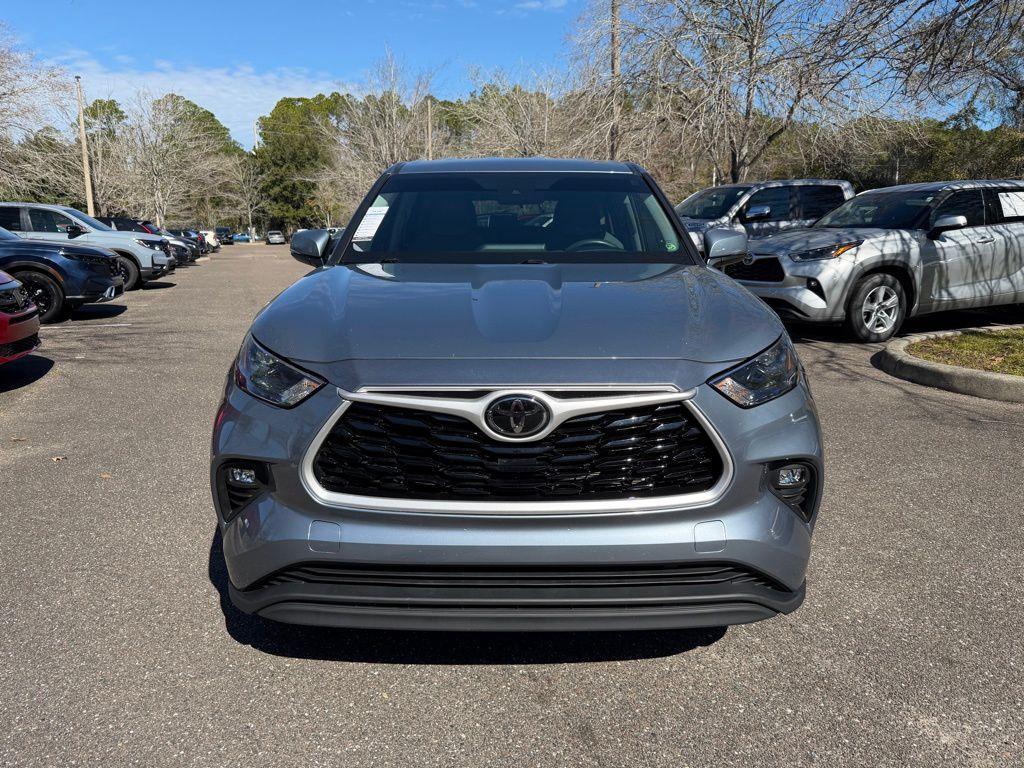 used 2022 Toyota Highlander car, priced at $28,239
