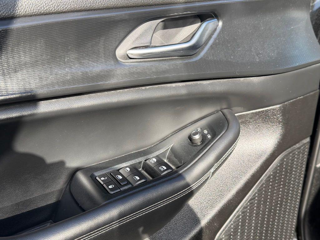 used 2023 Jeep Grand Cherokee L car, priced at $25,097