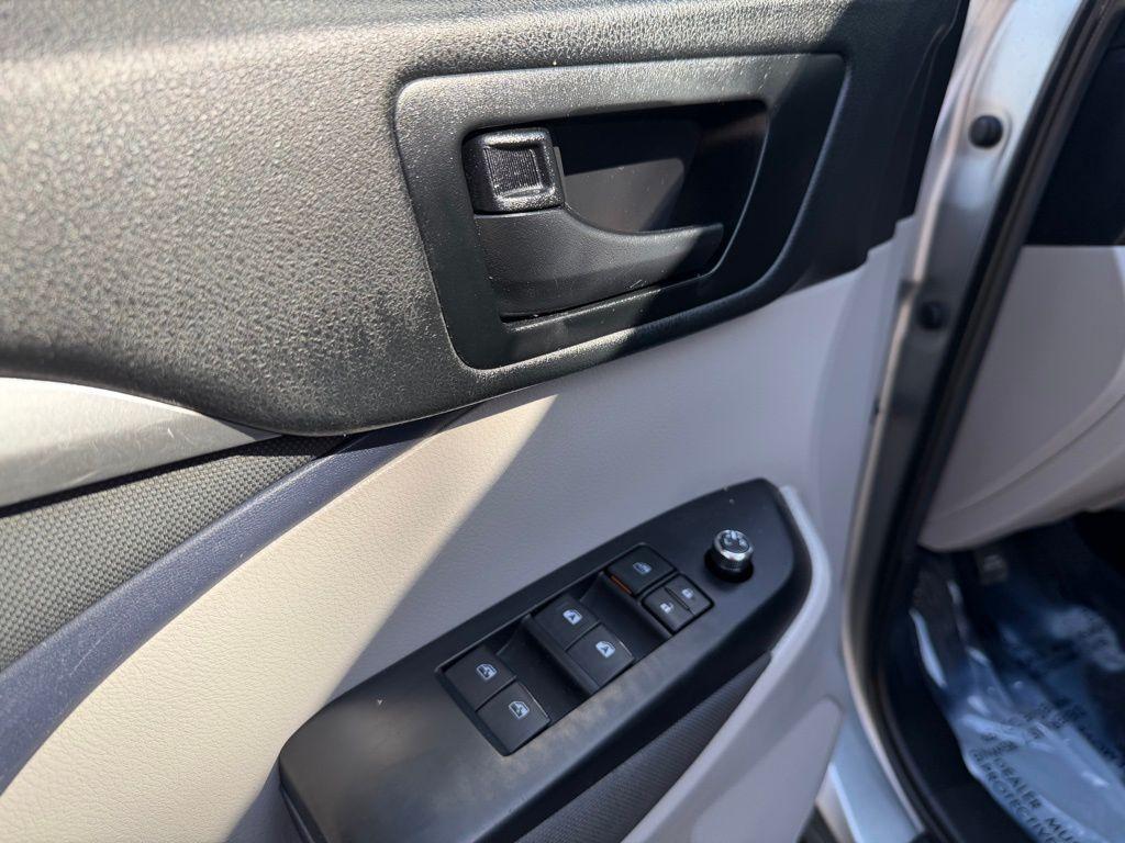 used 2019 Toyota Highlander car, priced at $21,117