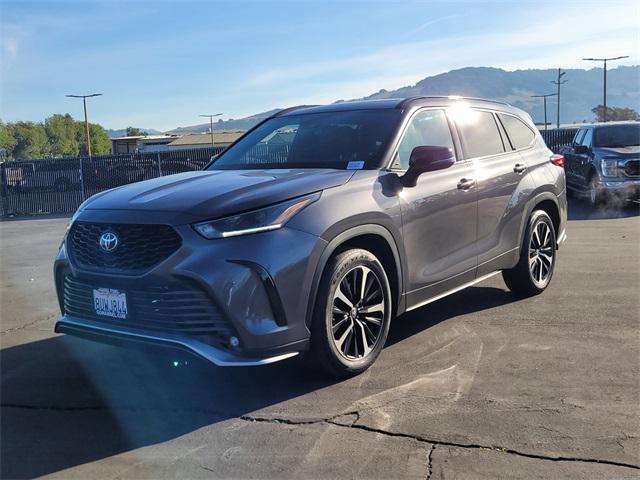 used 2021 Toyota Highlander car, priced at $37,999