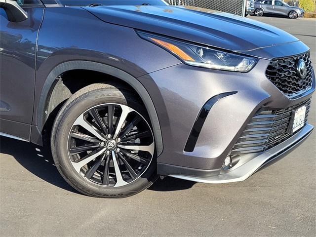 used 2021 Toyota Highlander car, priced at $37,999