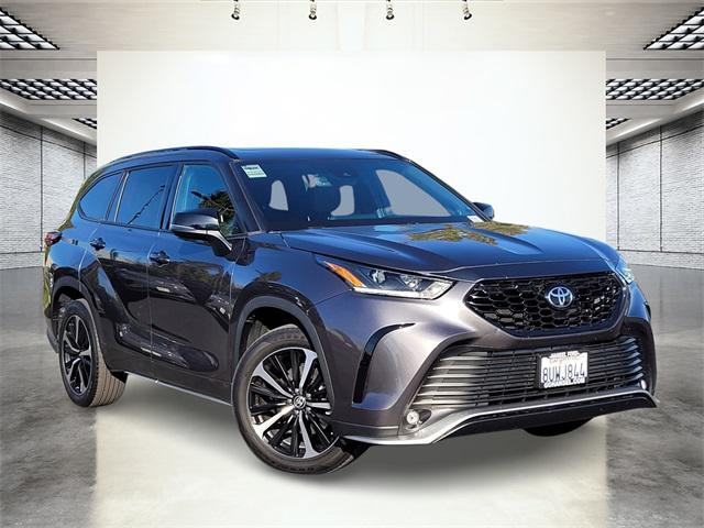 used 2021 Toyota Highlander car, priced at $37,999