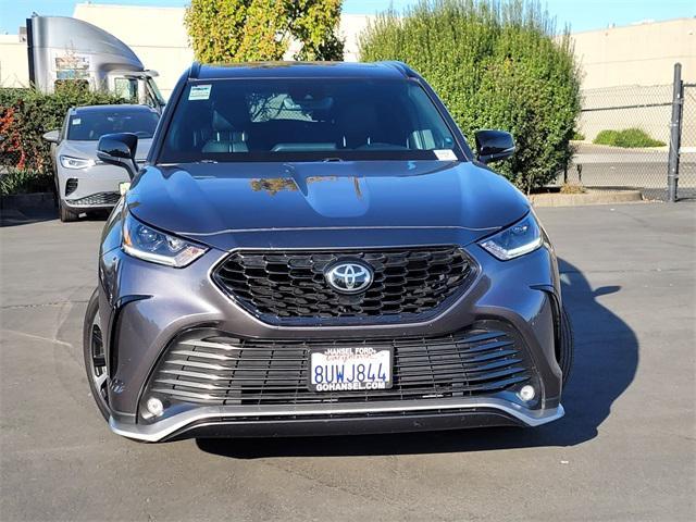 used 2021 Toyota Highlander car, priced at $37,999