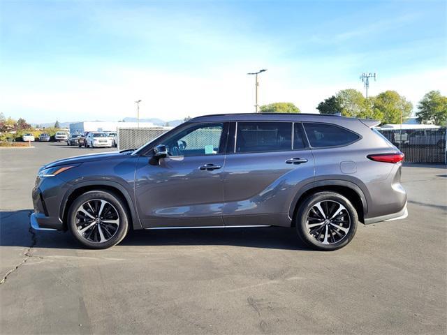 used 2021 Toyota Highlander car, priced at $37,999